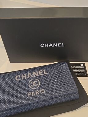 CHANEL deauville Navy Wallet, Textured Fabric, Front Logo, Full Inclusion, VGUC